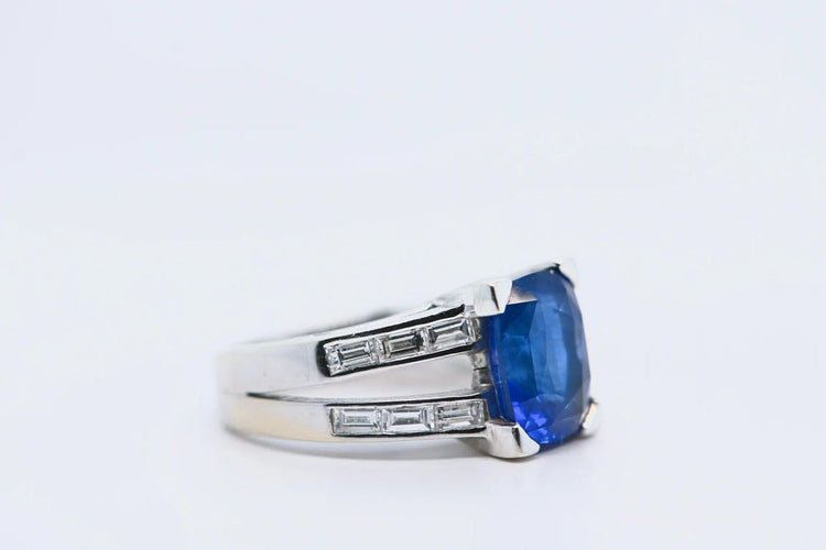 Bague 53 Bague en or blanc 18 carats au saphir 5,77 ct et diamants 58 Facettes