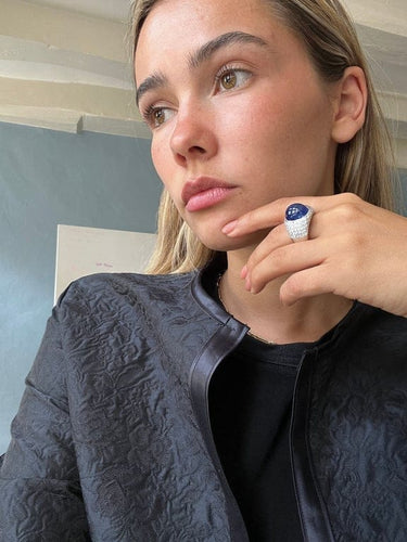 Bague 53 Bague en or blanc 18 carats avec saphir cabochon et diamants 58 Facettes