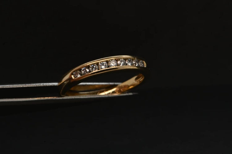 Bague 49 Bague en or jaune 18 carats et diamants taille brillant 58 Facettes