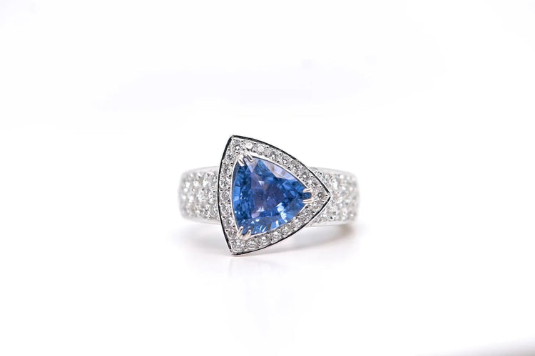 Bague 53 Bague en or blanc 18 carats avec saphir et diamants 58 Facettes