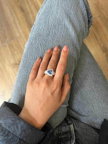 Bague 53 Bague en or blanc 18 carats avec saphir et diamants 58 Facettes