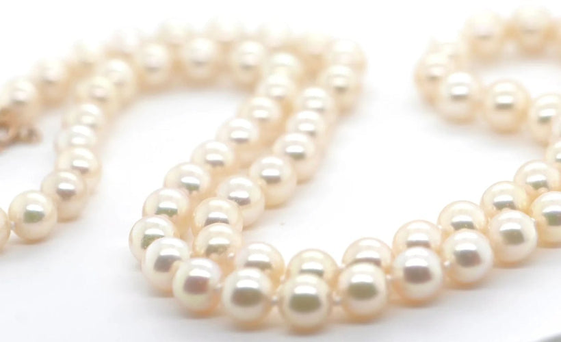 Collier Collier de perles de culture blanches avec fermoir en or 18 carats 58 Facettes