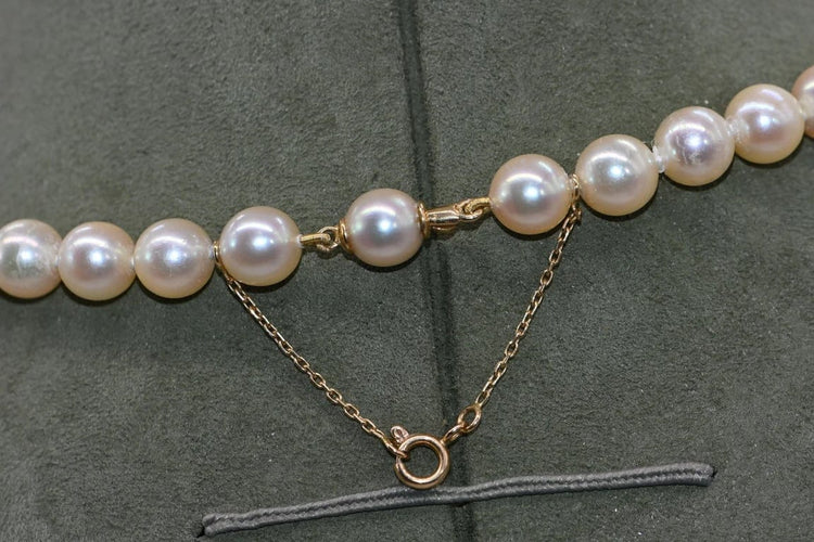 Collier Collier de perles de culture blanches avec fermoir en or 18 carats 58 Facettes