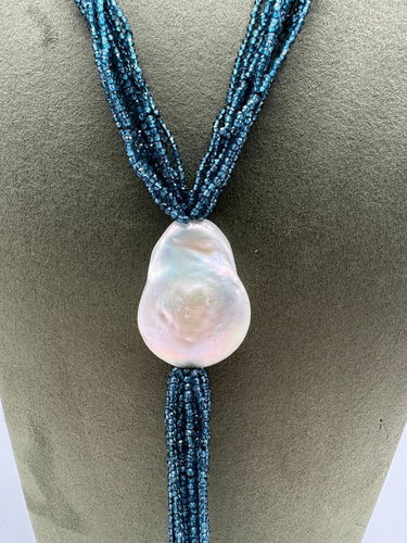 Collier Collier sautoir à franges en topazes London blue, perle baroque et bakélite 58 Facettes