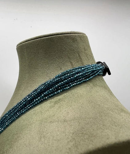 Collier Collier sautoir à franges en topazes London blue, perle baroque et bakélite 58 Facettes