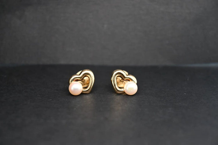 Boucles d'oreilles Cartier - Boucles d’oreilles cœur en or jaune 18 carats et perles blanches 58 Facettes