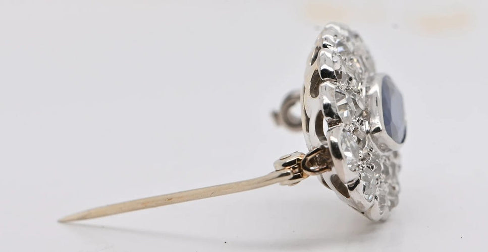 Broche Broche vintage en or blanc 18 carats, saphir et diamants 58 Facettes