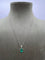 Collier Collier pendentif en or blanc 18 carats avec émeraude et diamant 58 Facettes