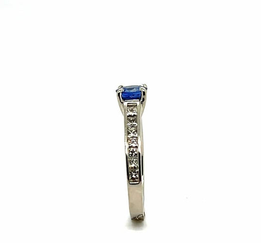 Bague 53 Bague en or blanc 18 carats avec saphir et diamants (0,80 ct) 58 Facettes