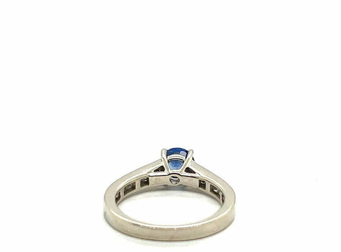 Bague 53 Bague en or blanc 18 carats avec saphir et diamants (0,80 ct) 58 Facettes