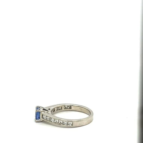 Bague 53 Bague en or blanc 18 carats avec saphir et diamants (0,80 ct) 58 Facettes