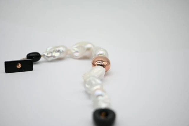 Bracelet Bracelet de perles baroques avec fermoir en or rose 18 carats 58 Facettes 341953/A0E8D2