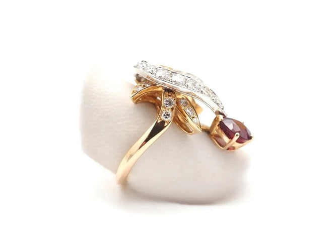 Bague 54 Bague en or jaune 750 avec rubis taille poire et diamants 58 Facettes