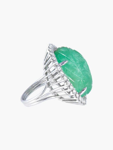 Bague 52 Bague émeraude gravée et diamants en or blanc 18 carats 58 Facettes