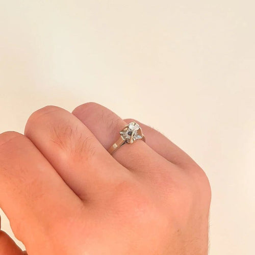 Bague 54 Non signé - Bague solitaire en or blanc 18 ct et diamant 58 Facettes 1