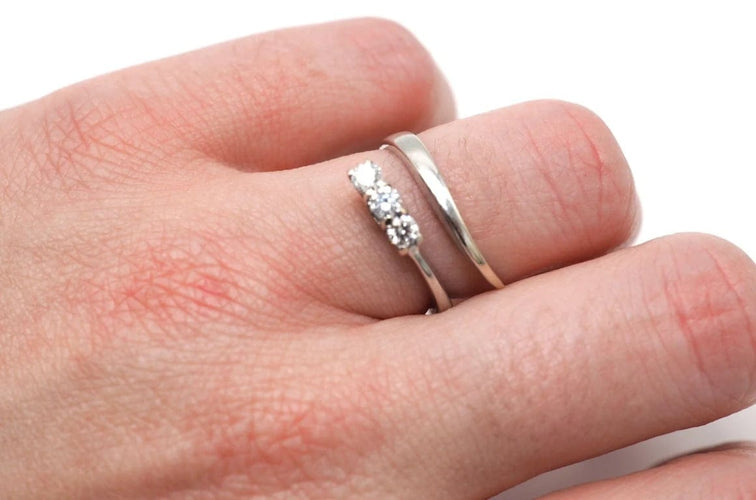 Bague 49.5 Bague trilogie en or blanc 750 et diamants 58 Facettes