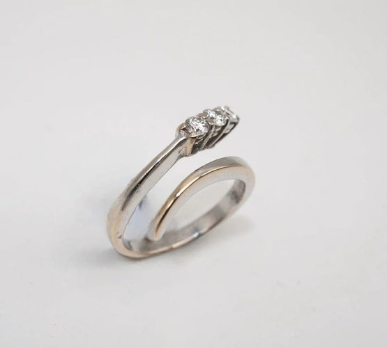 Bague 49.5 Bague trilogie en or blanc 750 et diamants 58 Facettes