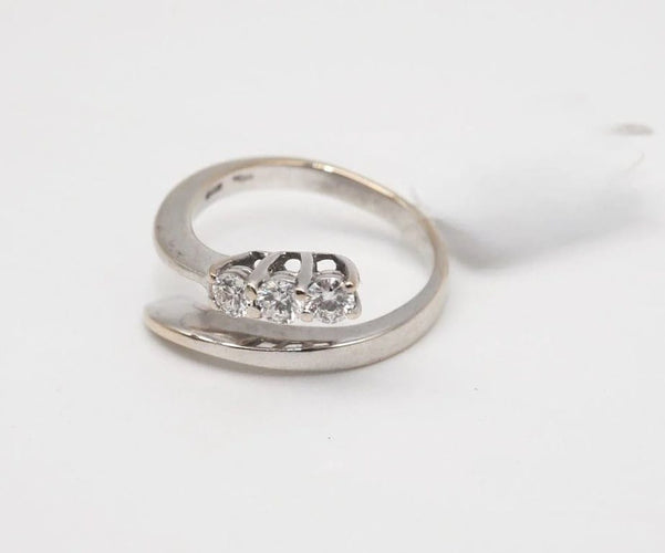 Bague 49.5 Bague trilogie en or blanc 750 et diamants 58 Facettes