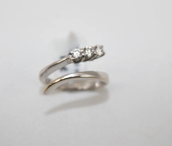 Bague 49.5 Bague trilogie en or blanc 750 et diamants 58 Facettes