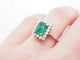 Bague 52 Bague moderne en or blanc 18 carats avec émeraude et diamants 58 Facettes