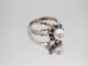 Bague 52 Bague marguerite vintage en or blanc 18 carats, perle et saphirs 58 Facettes