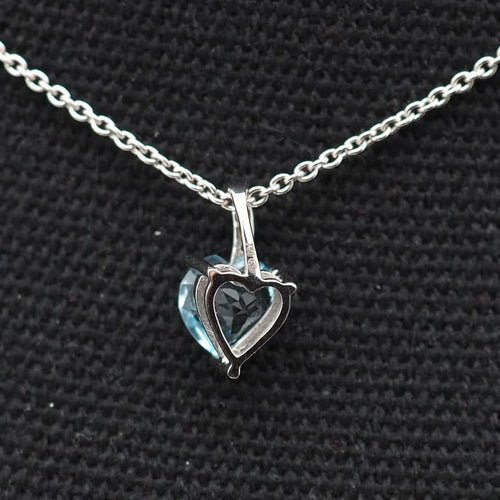 Pendentif Pendentif en or blanc 750 avec topaze cœur et diamants 58 Facettes