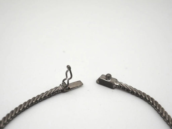 Collier Collier en or blanc 750 millièmes avec pendentif et émeraudes 58 Facettes
