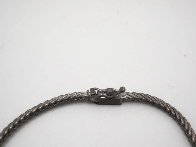 Collier Collier en or blanc 750 millièmes avec pendentif et émeraudes 58 Facettes