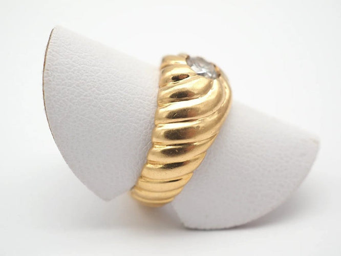 Bague 50 Bague tourbillon godronnée en or jaune 750 avec diamant 58 Facettes