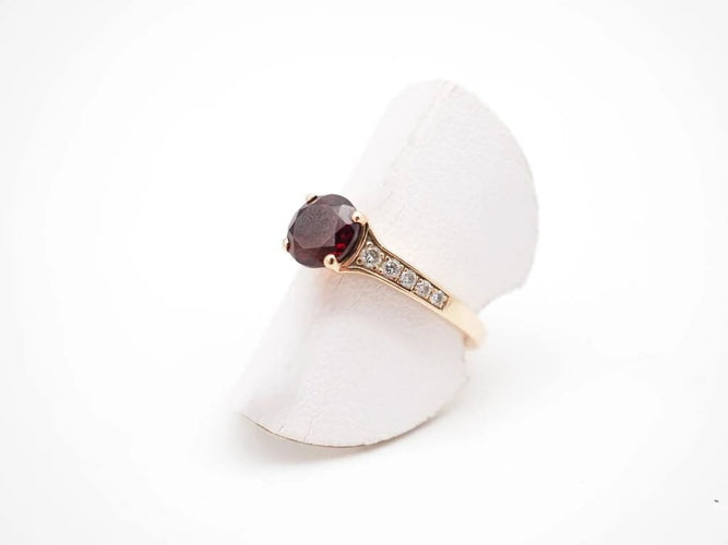 Bague 56 Bague en or rose 750 avec grenat et diamants 58 Facettes