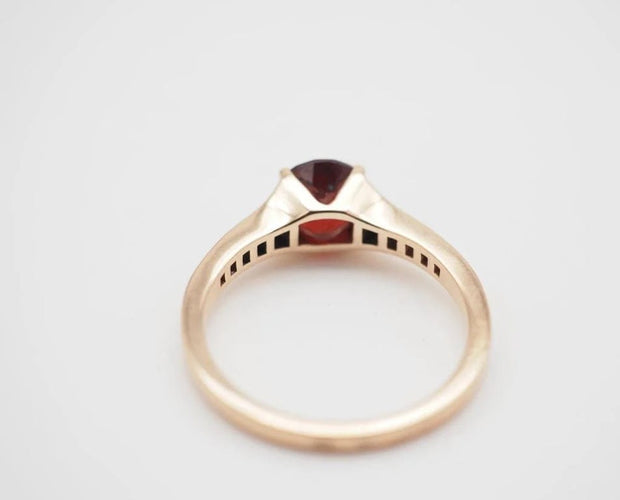 Bague 56 Bague en or rose 750 avec grenat et diamants 58 Facettes