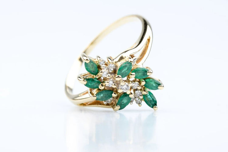 Bague 61 Bague motif floral en or jaune 18K, émeraude 1,00 ct et diamants 58 Facettes BGDEMCC1383-107