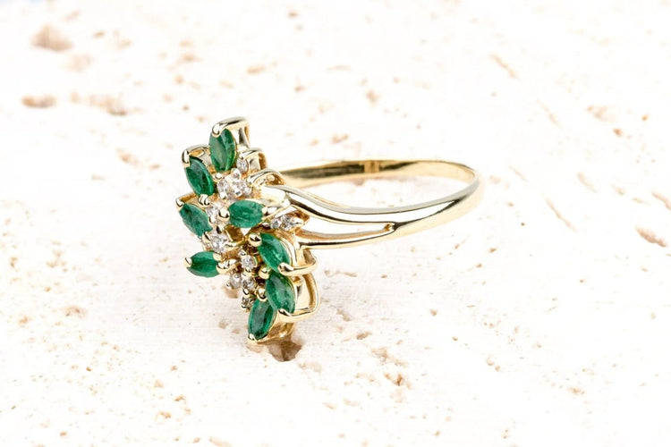 Bague 61 Bague motif floral en or jaune 18K, émeraude 1,00 ct et diamants 58 Facettes BGDEMCC1383-107