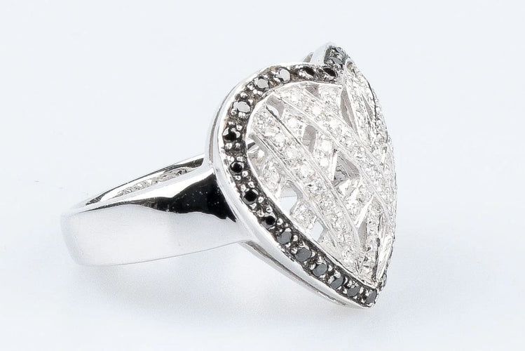 Bague 56 Bague cœur en or blanc 18 carats sertie de diamants 58 Facettes 111.65702-66