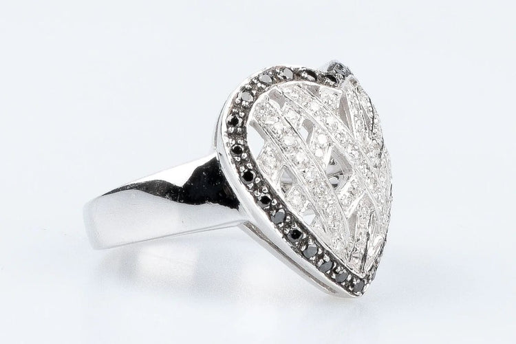 Bague 56 Bague cœur en or blanc 18 carats sertie de diamants 58 Facettes 111.65702-66