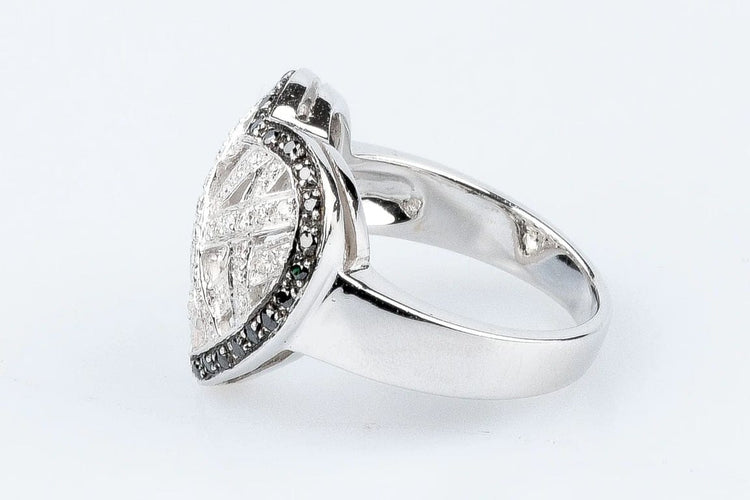 Bague 56 Bague cœur en or blanc 18 carats sertie de diamants 58 Facettes 111.65702-66