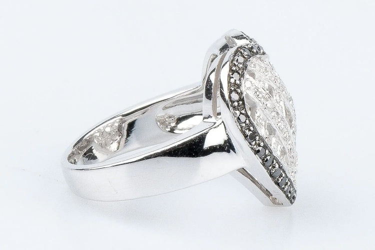 Bague 56 Bague cœur en or blanc 18 carats sertie de diamants 58 Facettes 111.65702-66