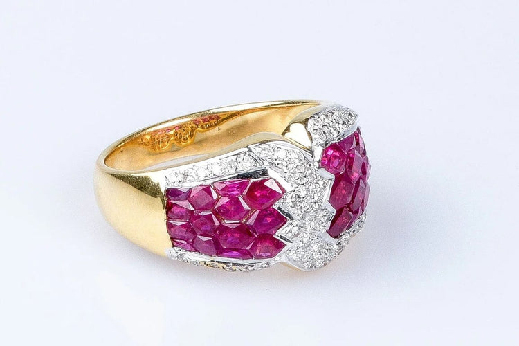 Bague 56 Bague en or jaune 18 carats avec rubis et diamants 58 Facettes 41400026-63