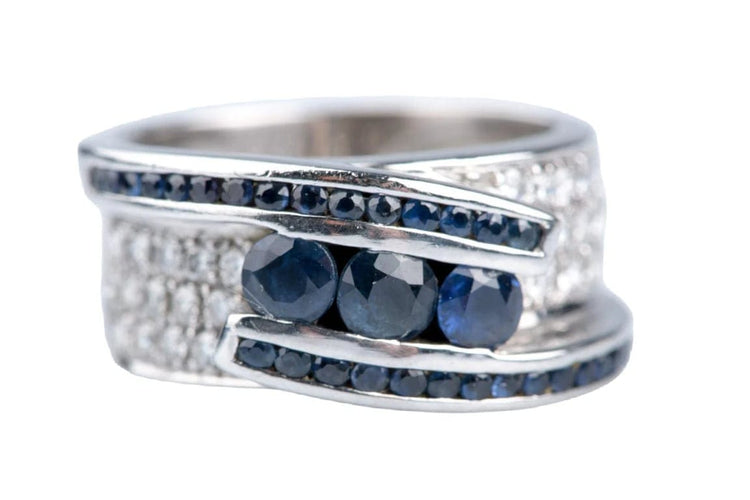 Bague 50 Bague en or blanc 18 carats avec saphirs et diamants 1,65 ct 58 Facettes BGADOC405-107