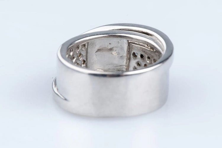 Bague 50 Bague en or blanc 18 carats avec saphirs et diamants 1,65 ct 58 Facettes BGADOC405-107