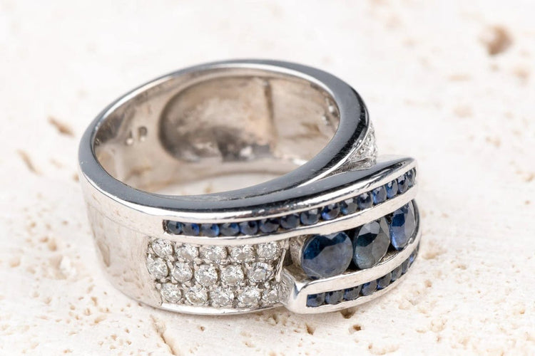 Bague 50 Bague en or blanc 18 carats avec saphirs et diamants 1,65 ct 58 Facettes BGADOC405-107