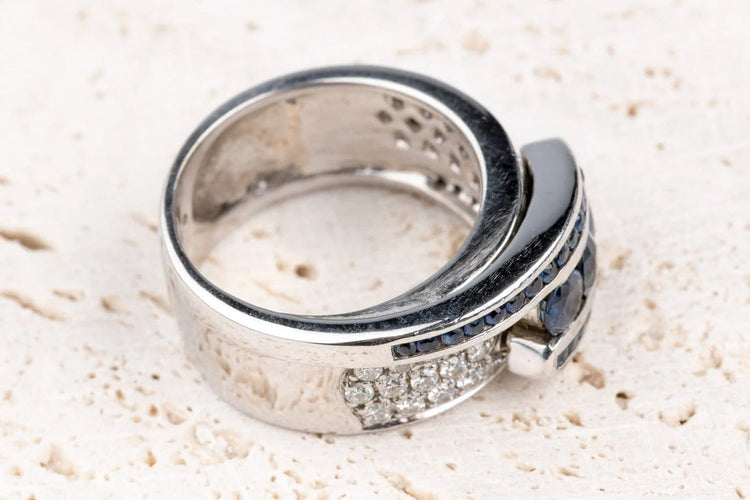 Bague 50 Bague en or blanc 18 carats avec saphirs et diamants 1,65 ct 58 Facettes BGADOC405-107