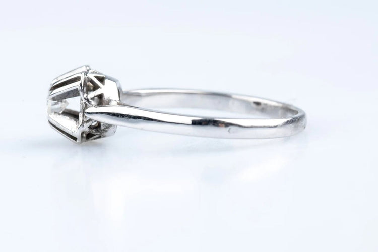 Bague 56 Bague ancienne en or blanc 18K avec diamant 0,22 ct 58 Facettes BG31200303-107