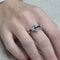 Bague 53 Parure - Bague et boucles d'oreilles en or blanc 18 carats saphirs et diamants 58 Facettes S186PE253