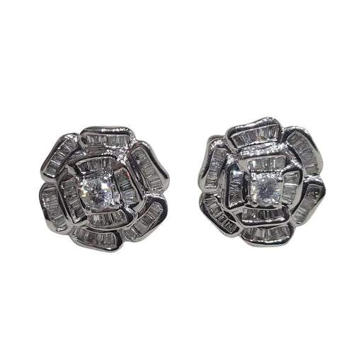Boucles d'oreilles Boucles d’oreilles fleur en or blanc 18 carats et diamants 58 Facettes PE413