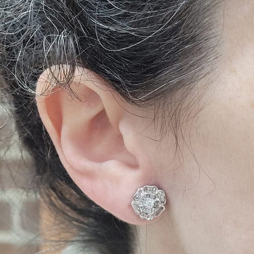 Boucles d'oreilles Boucles d’oreilles fleur en or blanc 18 carats et diamants 58 Facettes PE413