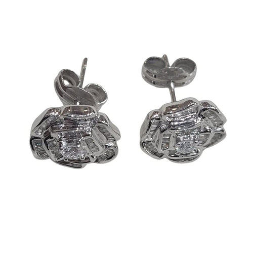 Boucles d'oreilles Boucles d’oreilles fleur en or blanc 18 carats et diamants 58 Facettes PE413