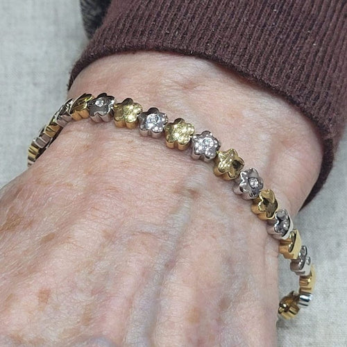 Bracelet Bracelet en or blanc et jaune 18 carats et diamants 58 Facettes P11