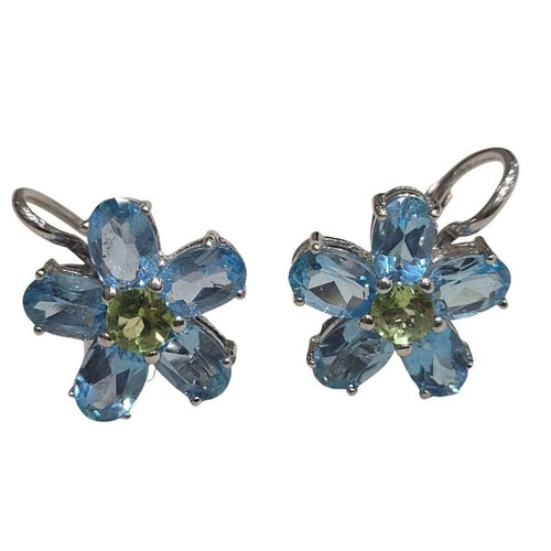 Boucles d'oreilles Boucles d'oreilles en or blanc 18 carats avec topaze bleue et péridot 58 Facettes PE802