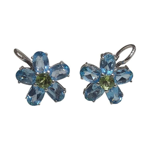 Boucles d'oreilles Boucles d'oreilles en or blanc 18 carats avec topaze bleue et péridot 58 Facettes PE802